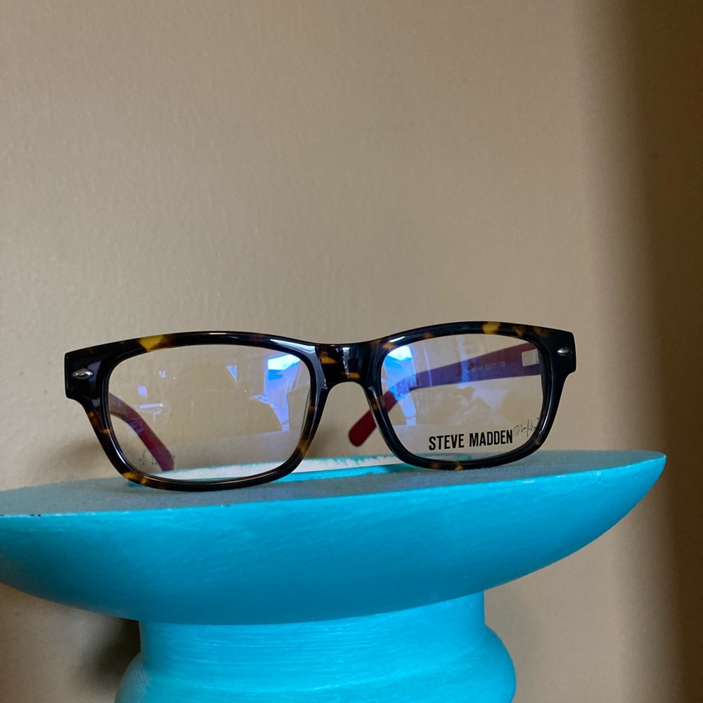 Steve Madden brand Eye glasses frames never used, Tortoise front red spring hng